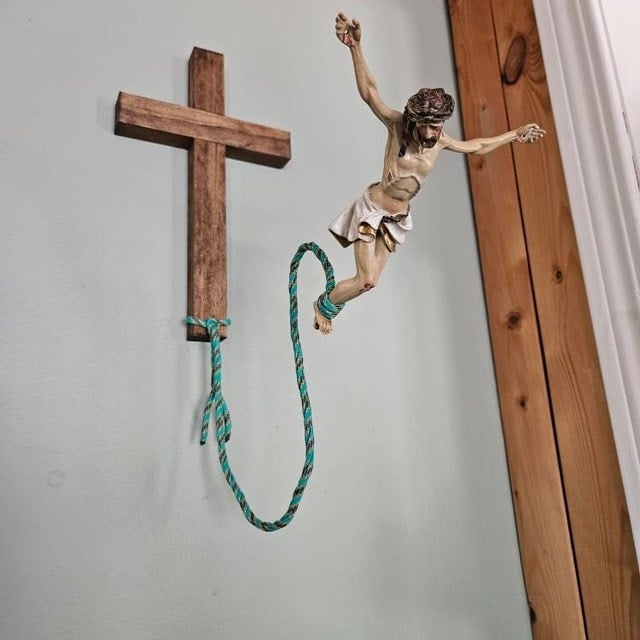 Naotstore - Bungee Jumping Jesus