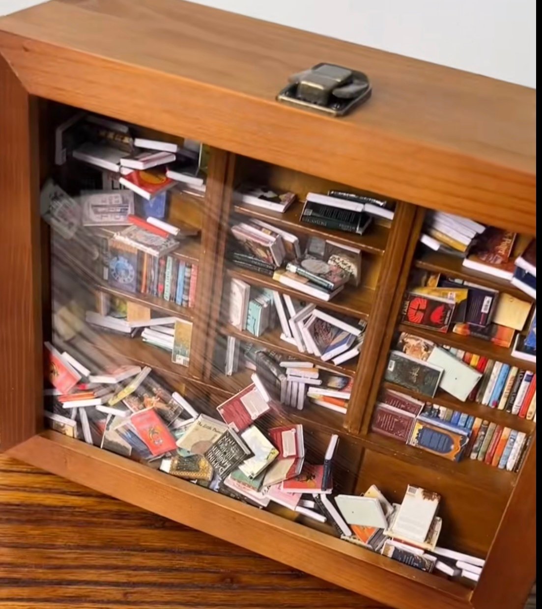 Naotstore - Healing and Stress Reducing Anxiety Bookshelf