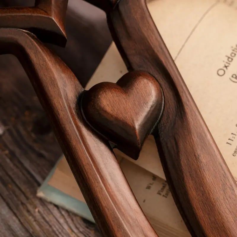 Naotstore - ✝️Intertwined Heart Wooden Cross(6.3*9.8 in)