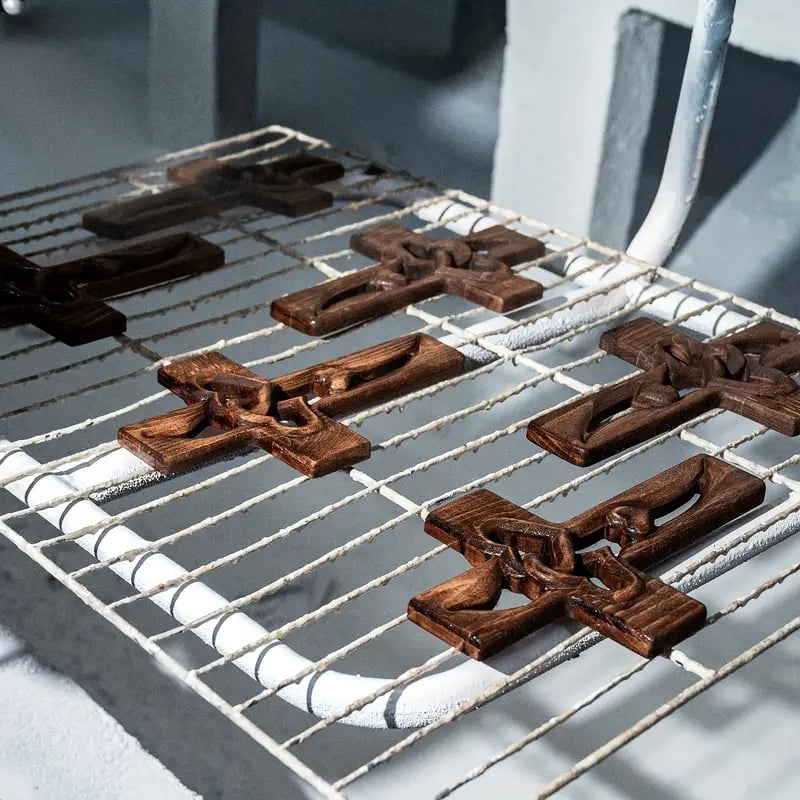Naotstore - ✝️Intertwined Heart Wooden Cross(6.3*9.8 in)