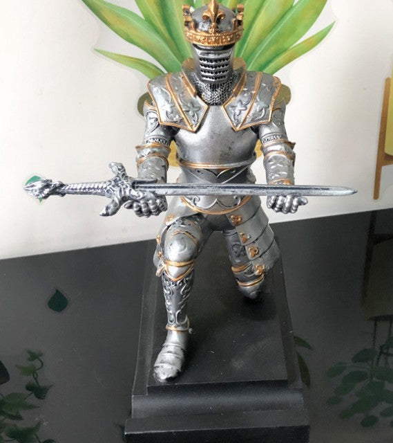 Naotstore - Elegant and Noble Knight Pen Holder