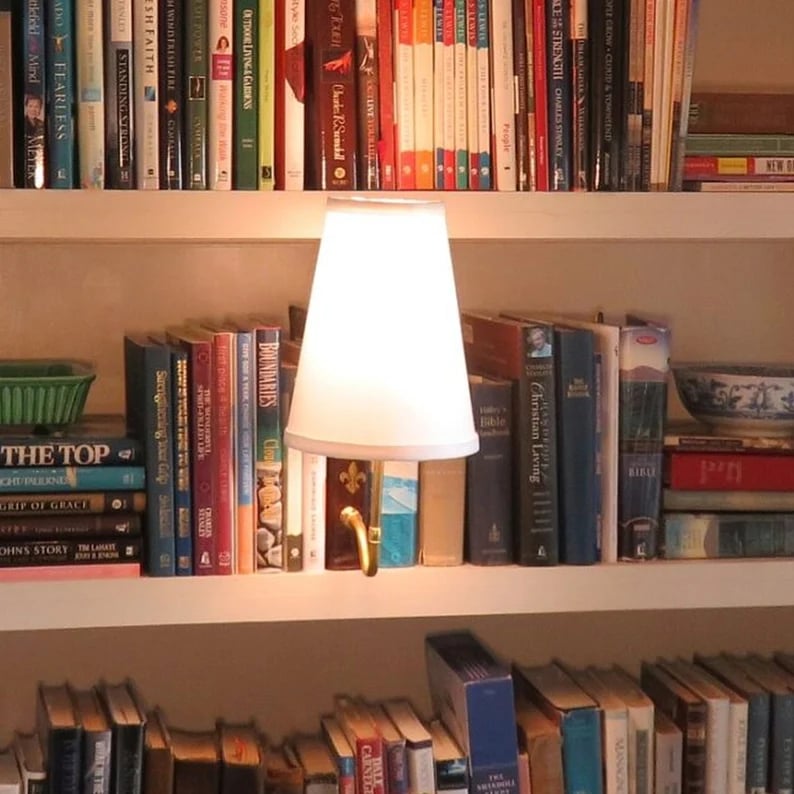 Naotstore - The "Classic" Literary Lamp - Battery Powered