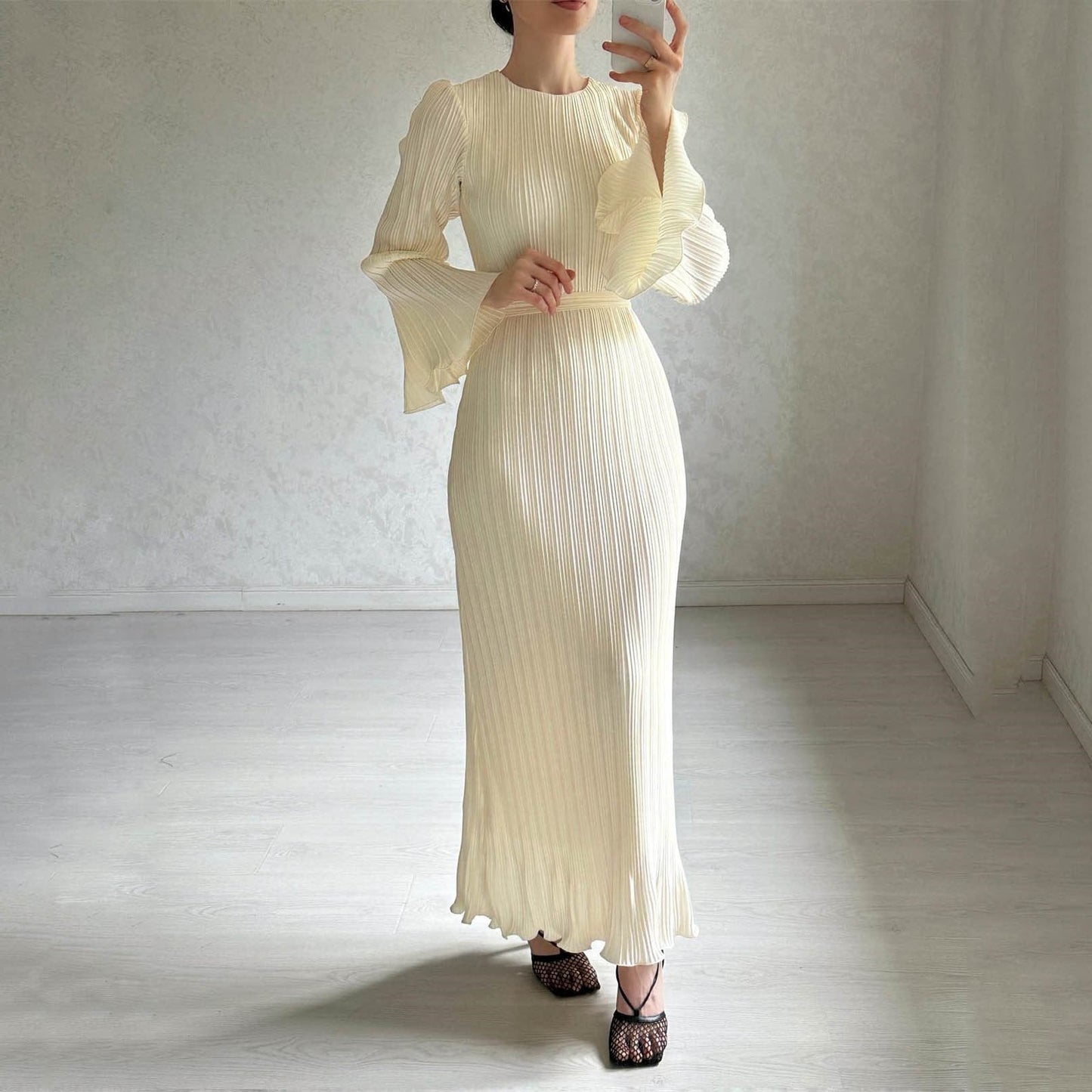 Naotstore - Pleated Bell Sleeve Maxi Dress