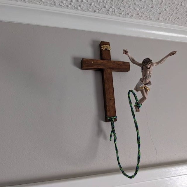 Naotstore - Bungee Jumping Jesus