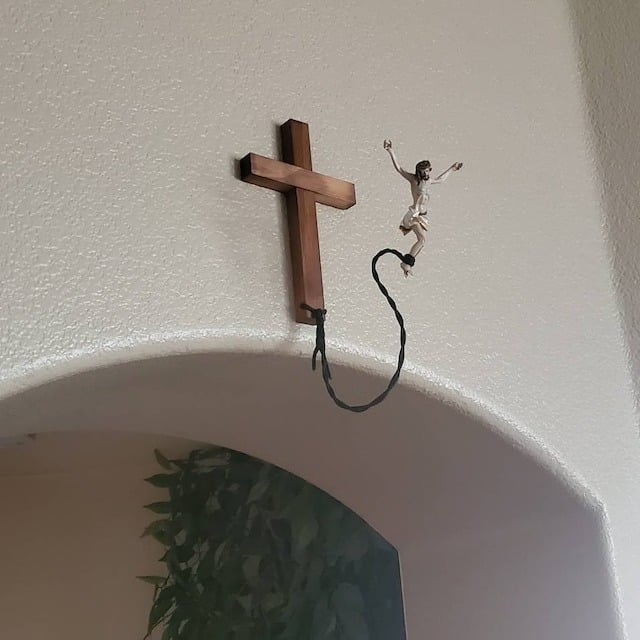 Naotstore - Bungee Jumping Jesus