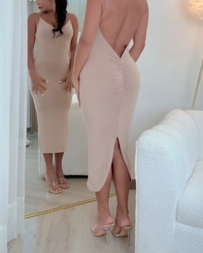 âšNaotstoređ„Fitted Dress with Open Back