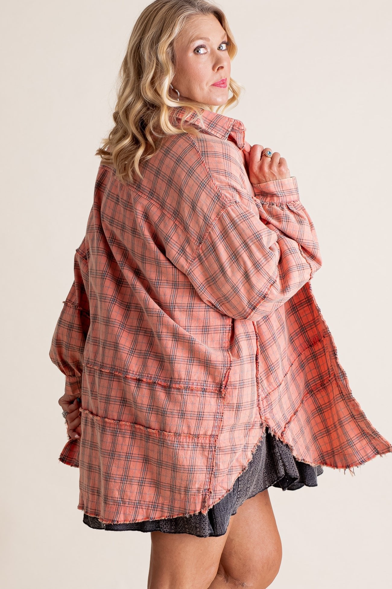 👚Last day! 💥Special sale - Women's Seams Raw Edge Washed Oversized Shirt Jacket with Pockets - naotstore