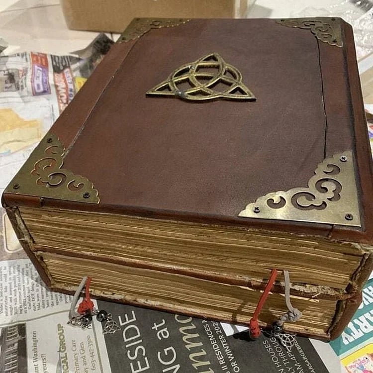 Naotstore - DELUXE Charmed BOOK OF SHADOWS