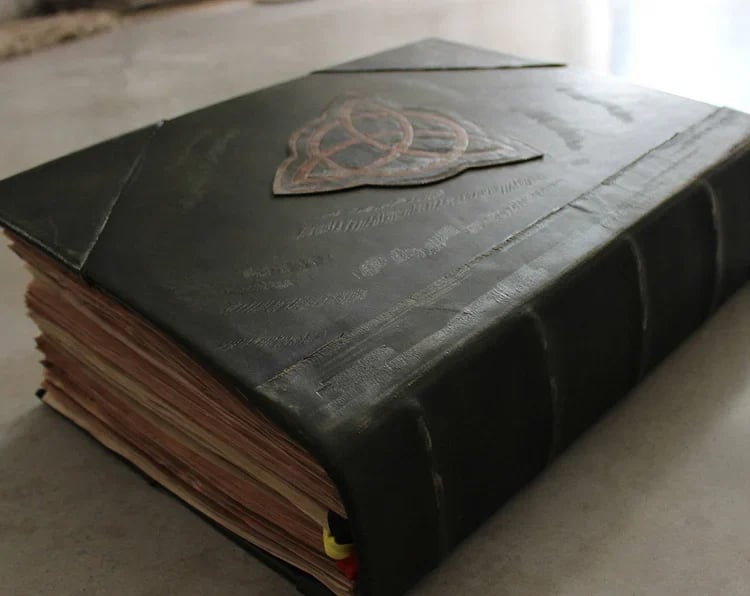 Naotstore - DELUXE Charmed BOOK OF SHADOWS