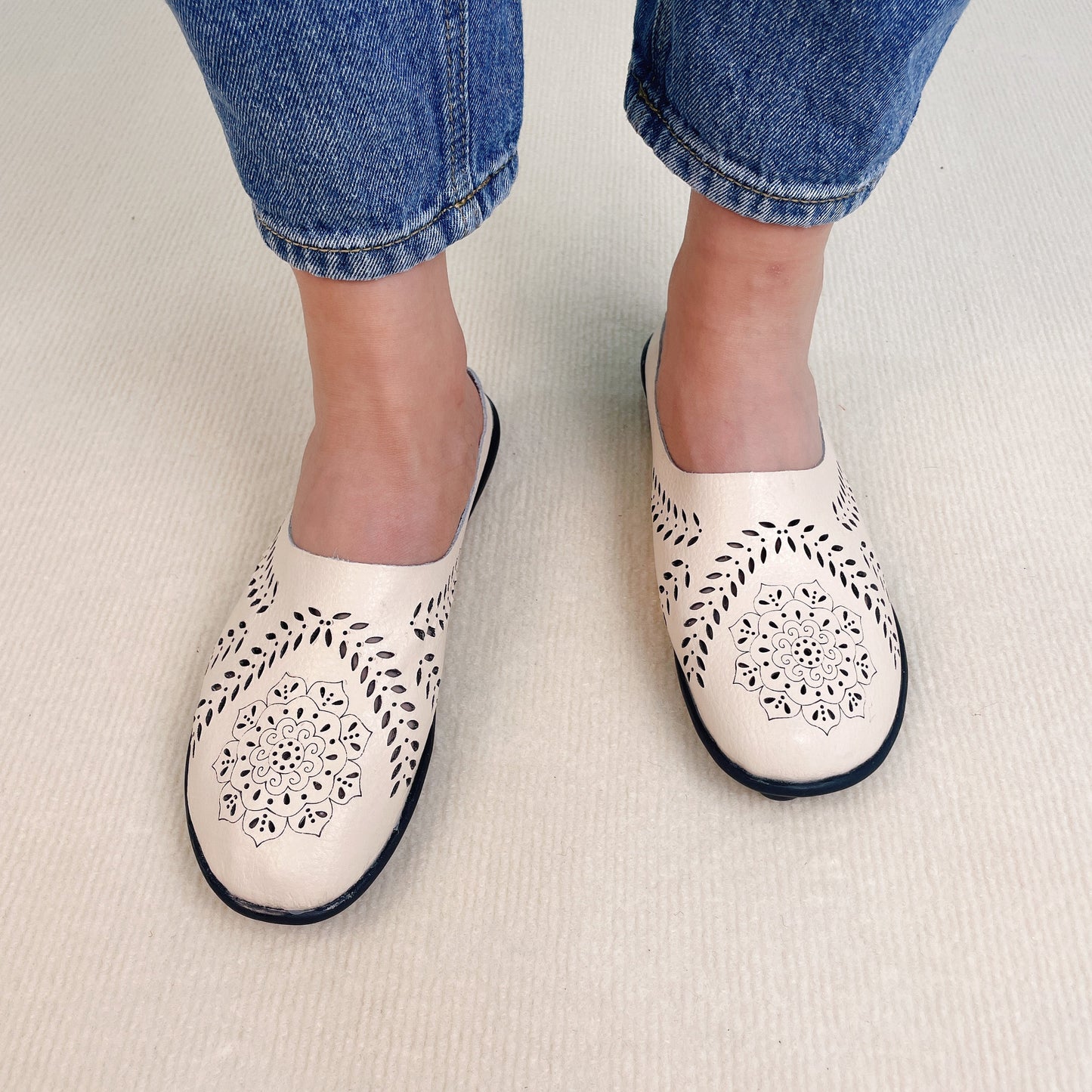 💥This week's specials - Casual All-match Hollow Slippers - naotstore