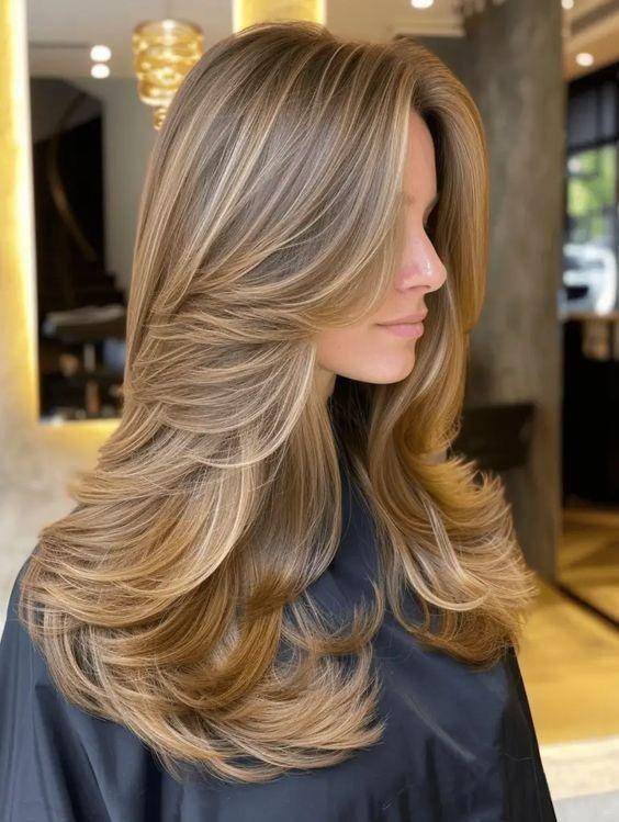 Seamless silk hairpiece for women to cover hair loss.