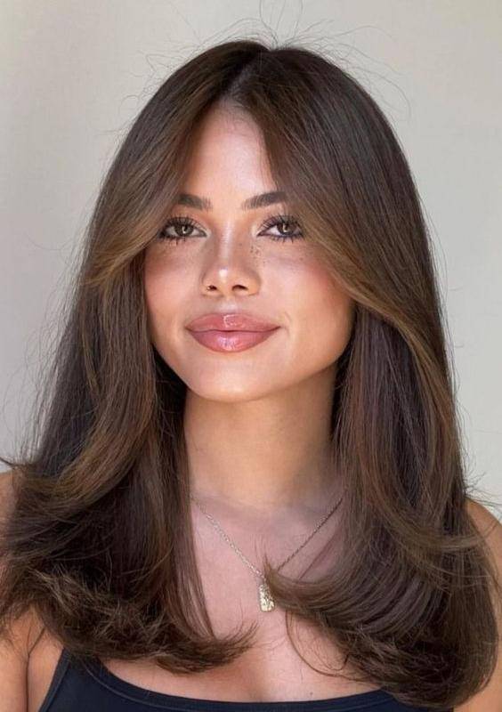 Seamless silk hairpiece for women to cover hair loss.