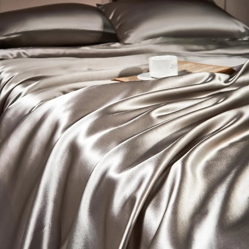 Luxury 25 momme pure mulberry silk four-piece bedding set