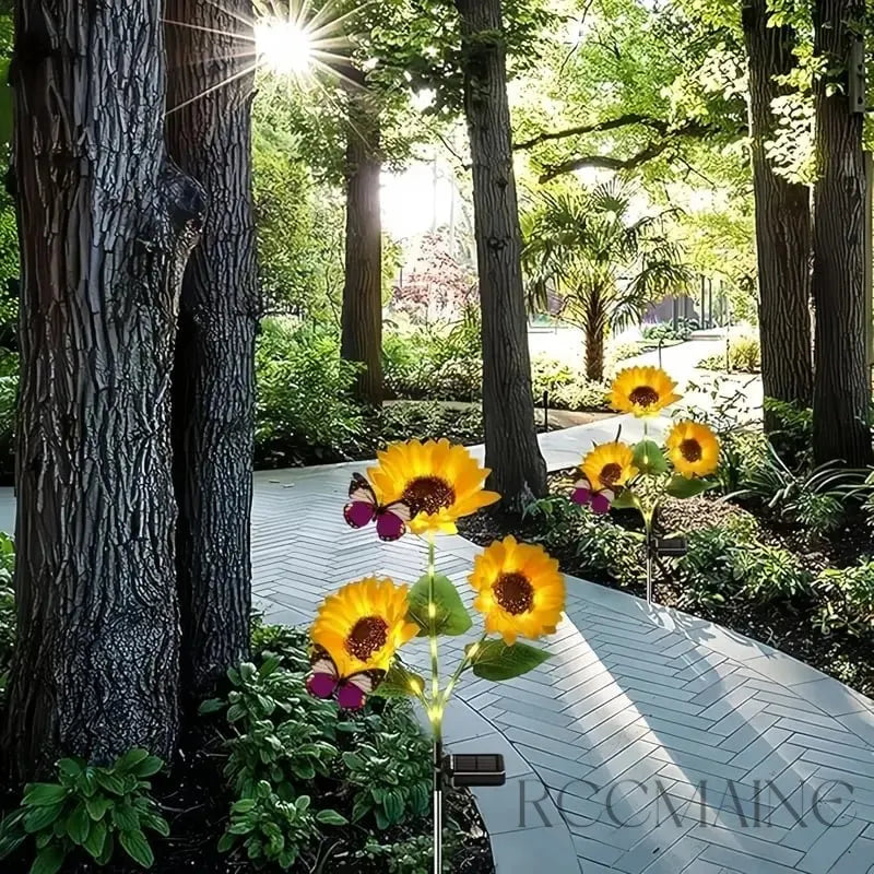 A must-have for Instagram-worthy gardens 🌻 Upgraded solar-powered sunflower light
